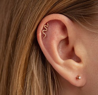 Одиночная золотая серьга для хеликса "Змея" з40075к