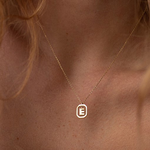 Кольє з літерою 