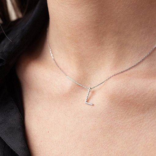 Золоте кольє з літерою 