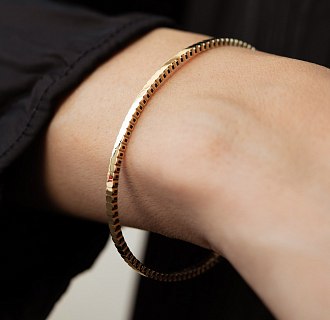 Жесткий браслет "Kylie" в желтом золоте б05543 №4