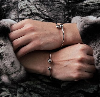 Жесткий браслет "Шарики" в белом золоте б05817 №2