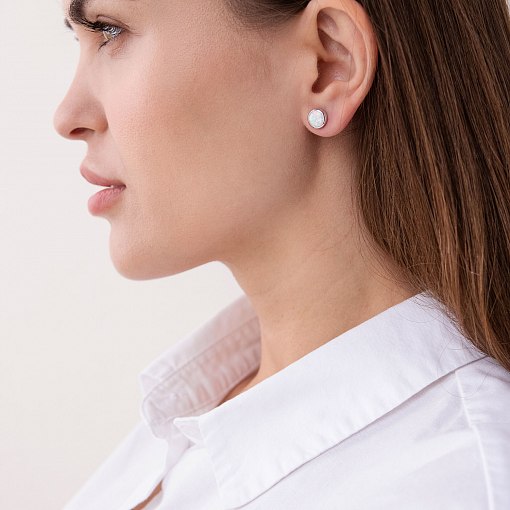 Золотые серьги-пусеты "Сияние" (синт. опал) 8 мм с07435 3