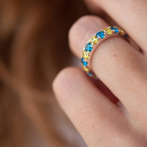 Серебряное кольцо с дорожкой голубых и желтых камней 112664 10