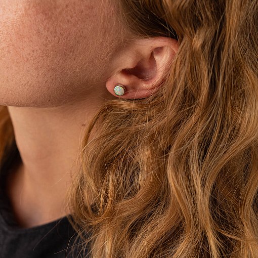 Золотые серьги-пусеты "Сияние" (синт. опал) 7 мм с05473 2