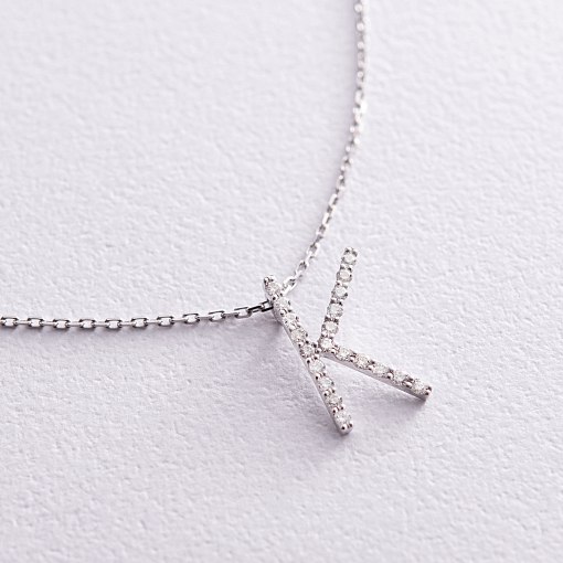 Золоте кольє з літерою 