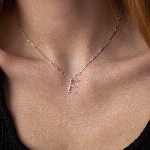 Золоте кольє з літерою 