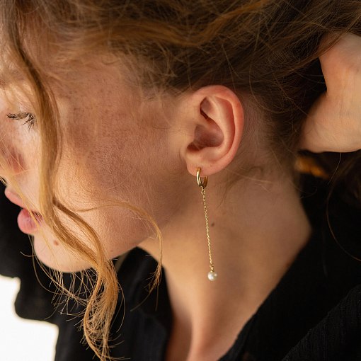 Серьги - кольца "Жемчужина на цепочке" в желтом золоте с08356 8