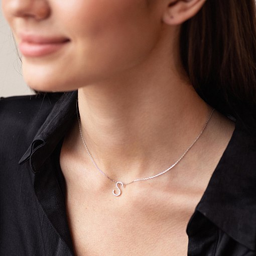 Золотое колье с буквой "S" с бриллиантами 133601121 4