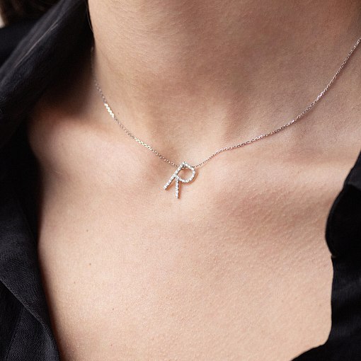 Золоте кольє з літерою 