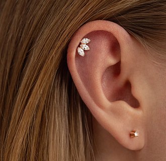 Одиночная золотая серьга в хрящ ушка (фианиты) з40034к