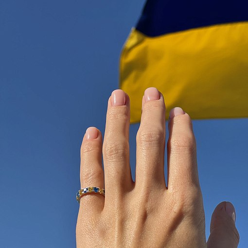 Серебряное кольцо с дорожкой голубых и желтых камней 112664 2