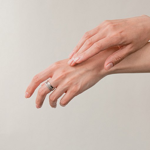 Золотое кольцо "Sharon" с черными фианитами к08301 6