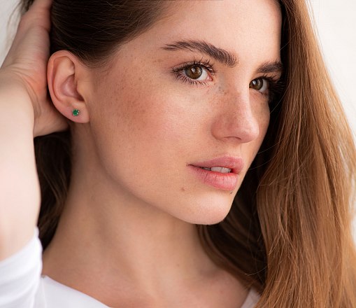 Серьги - пусеты с ониксом в белом золоте с06816 8