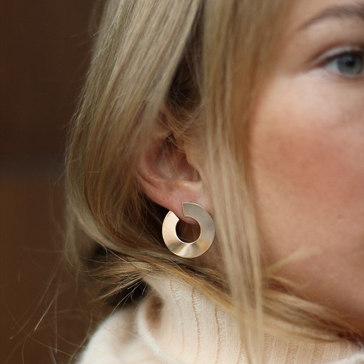 Золотые серьги-пусеты Головокружение (блестящие) с06465 6