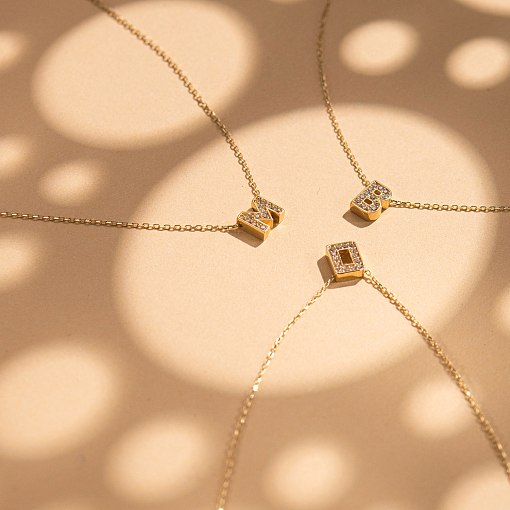 Кольє з буквою 