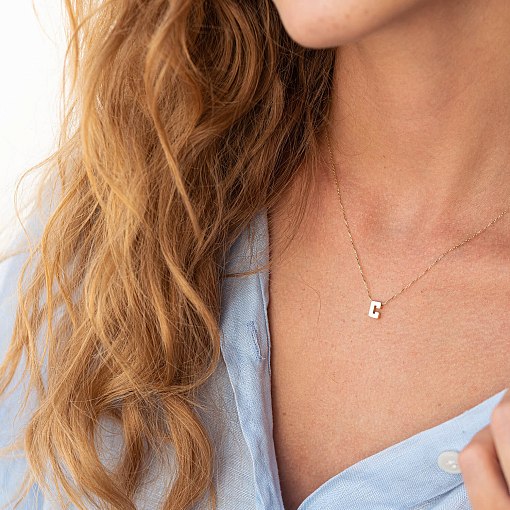 Кольє з літерою 