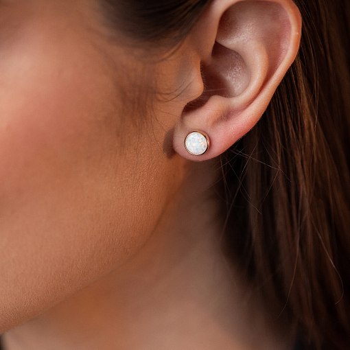 Золотые серьги-пусеты "Сияние" (синт. опал) 8 мм с06181 4