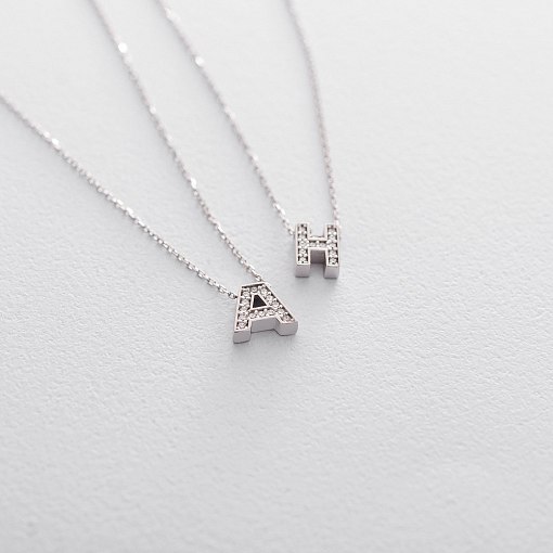 Кольє з буквою 