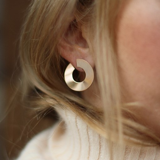 Золотые серьги-пусеты Головокружение (блестящие) с06465 5