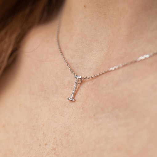 Золоте кольє з літерою 