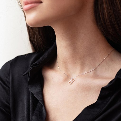 Золоте кольє з літерою 