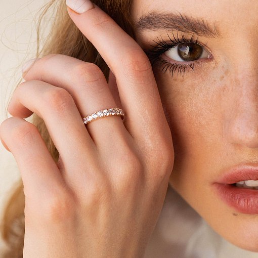 Каблучка з доріжкою каміння в червоному золоті (фіаніти) к07388 3