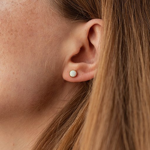 Золотые серьги-пусеты "Сияние" (синт. опал) 6 мм с05472 4