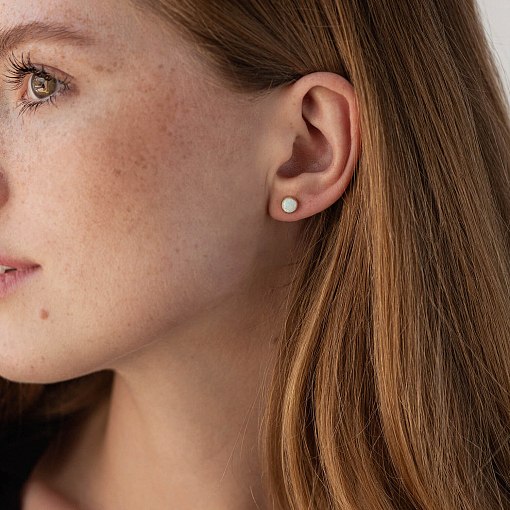 Золотые серьги-пусеты "Сияние" (синт. опал) 6 мм с05472 6