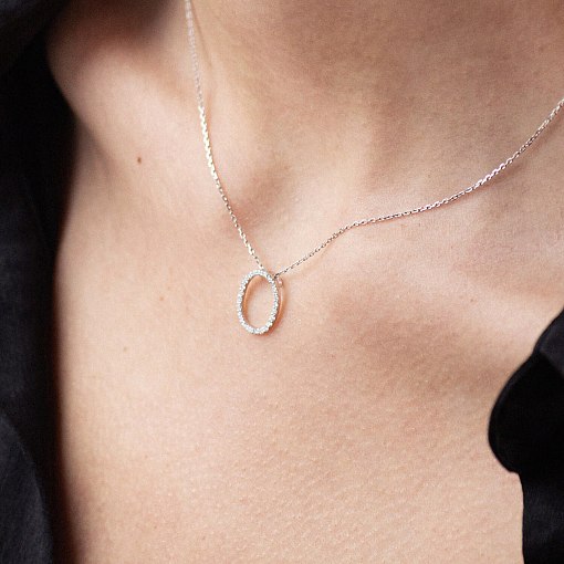 Золоте кольє з літерою 