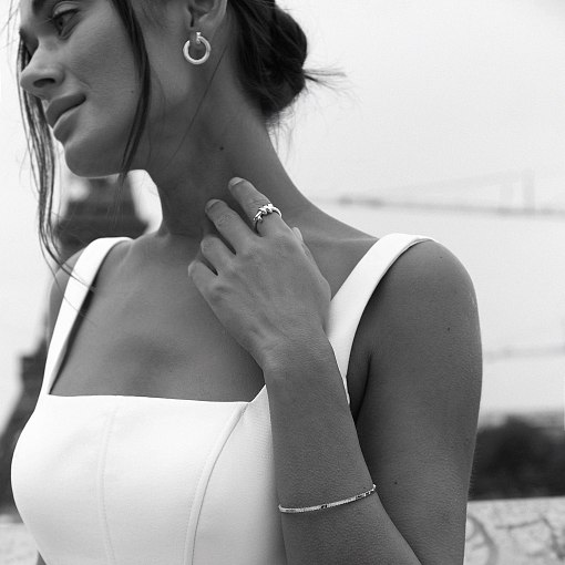 Жесткий браслет "Kylie" в белом золоте б05571 18