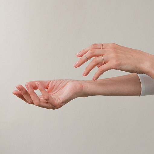 Каблучка з доріжкою каменів в червоному золоті к08277 2