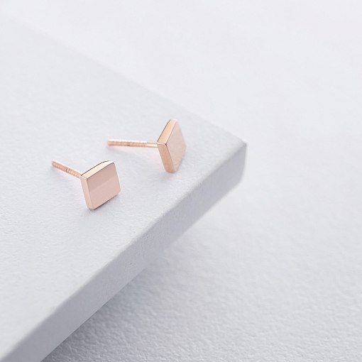 Гвоздики в красном золоте Квадрат с06055