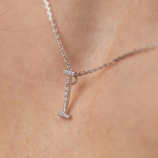 Золоте кольє з літерою 