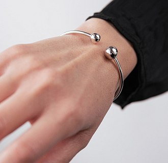 Жесткий браслет "Шарики" в белом золоте б05509 №2