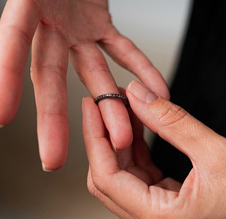 Золота каблучка з чорними діамантами кб0242sth №7