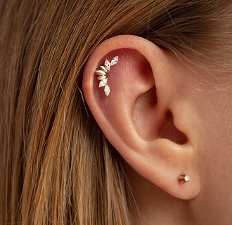 Одиночная золотая серьга в хрящ ушка (фианиты)  з40067ч