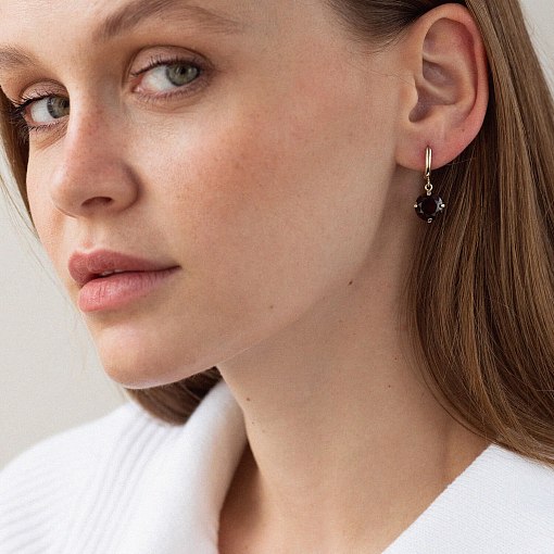 Золотые серьги "Влечение" с пиропом с08699 4