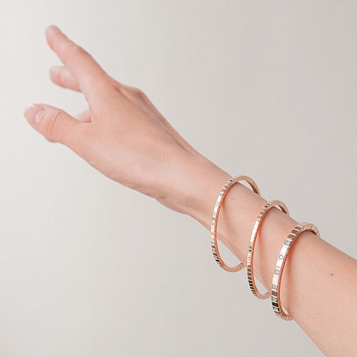 Жесткий золотой браслет "Кубики" (фианиты) б05615 4