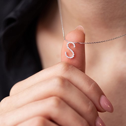 Золотое колье с буквой "S" с бриллиантами 133601121 12
