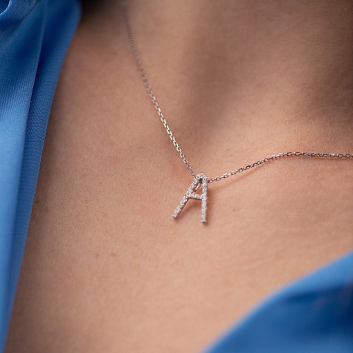 Золоте кольє з літерою 